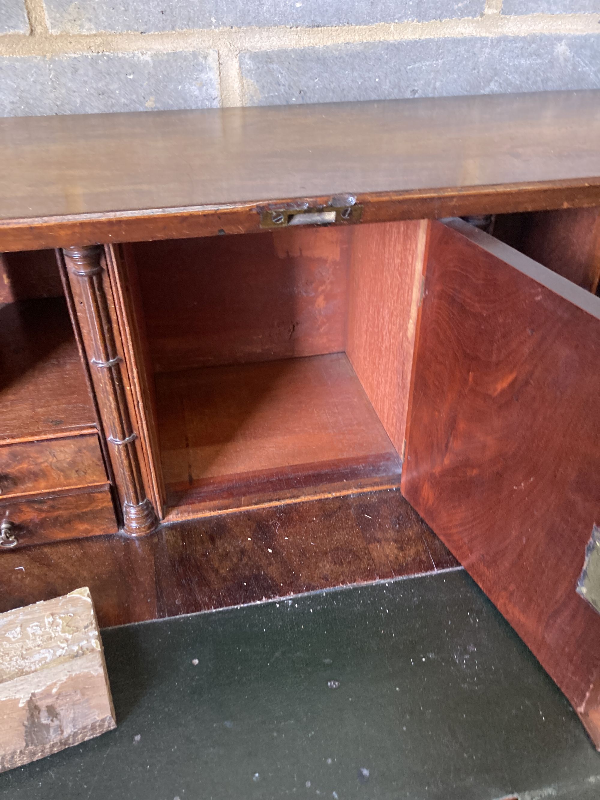 A George III mahogany bureau (split front flap), width 107cm, depth 56cm, height 110cm